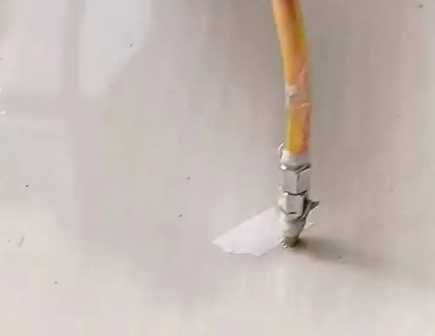 临桂瓷砖空鼓维修公司专业解答在瓷砖铺贴过程中，如果使用的砂料过粗（如全部使用了粗砂），可能会导致以下问题